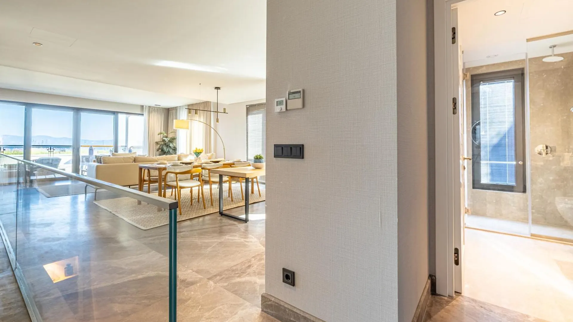 3-Bedroom Beachfront Villa With Hotel Amenities 度假居 博德鲁姆