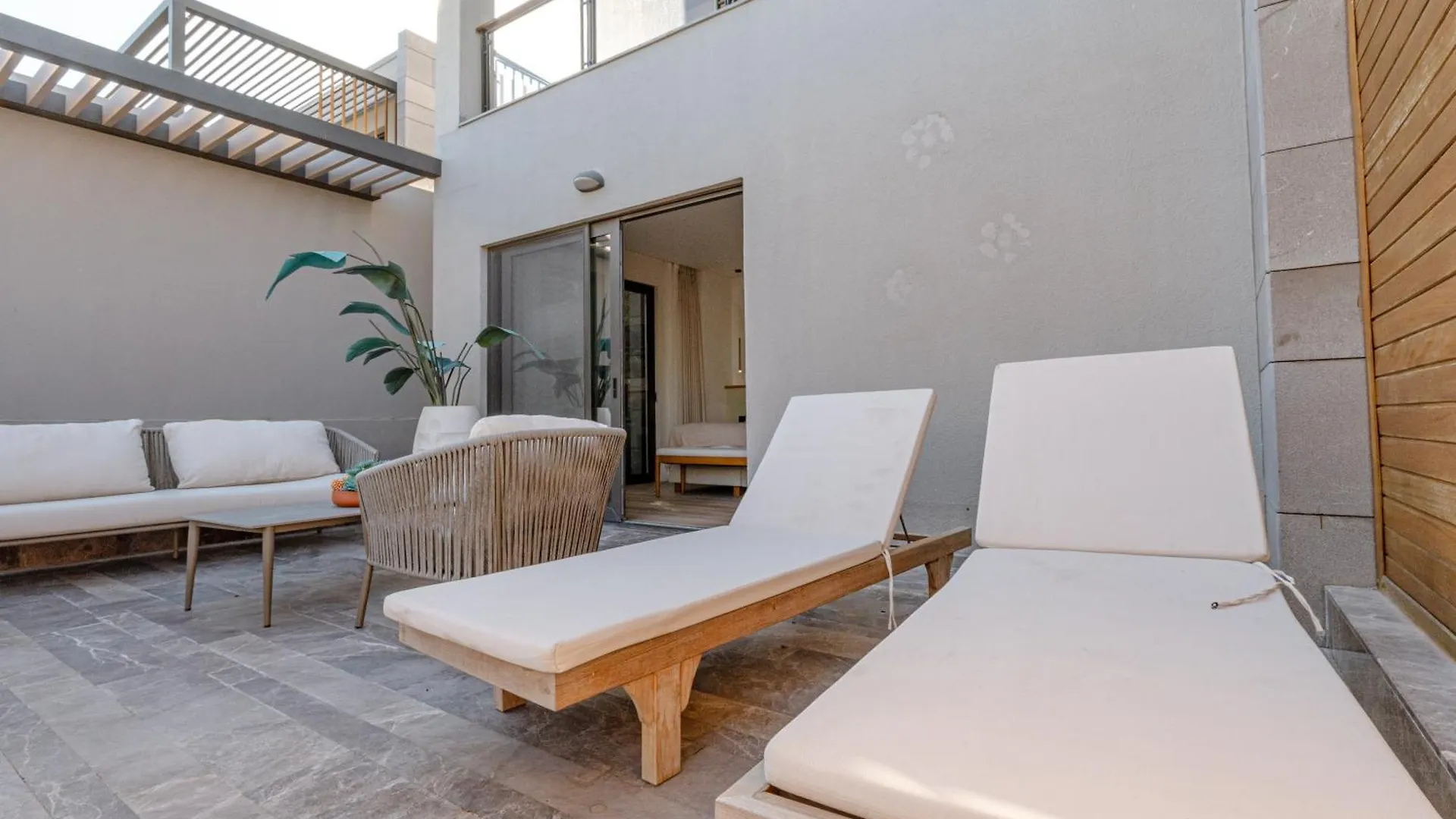 3-Bedroom Beachfront Villa With Hotel Amenities 0*, Bodrum