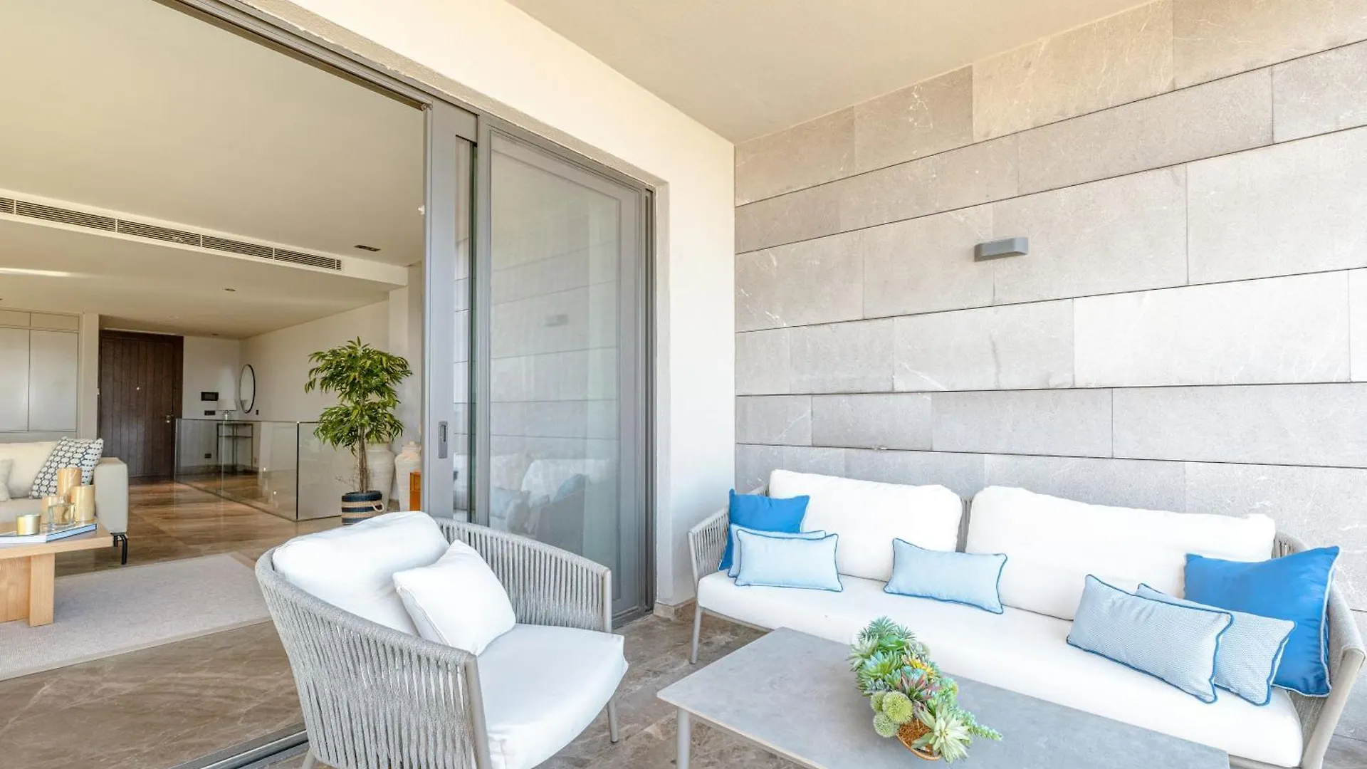 3-Bedroom Beachfront Villa With Hotel Amenities